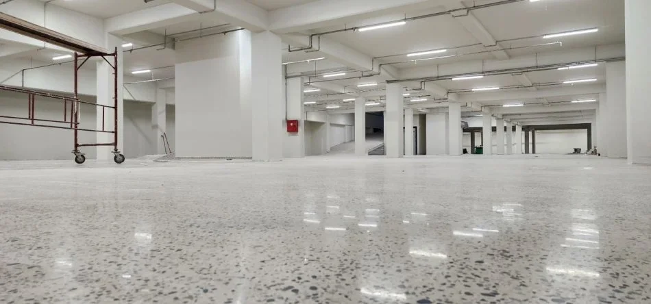 Tirane, jepet me qera magazine Kati 0, 3.600 m² 15.000 € (mezez)