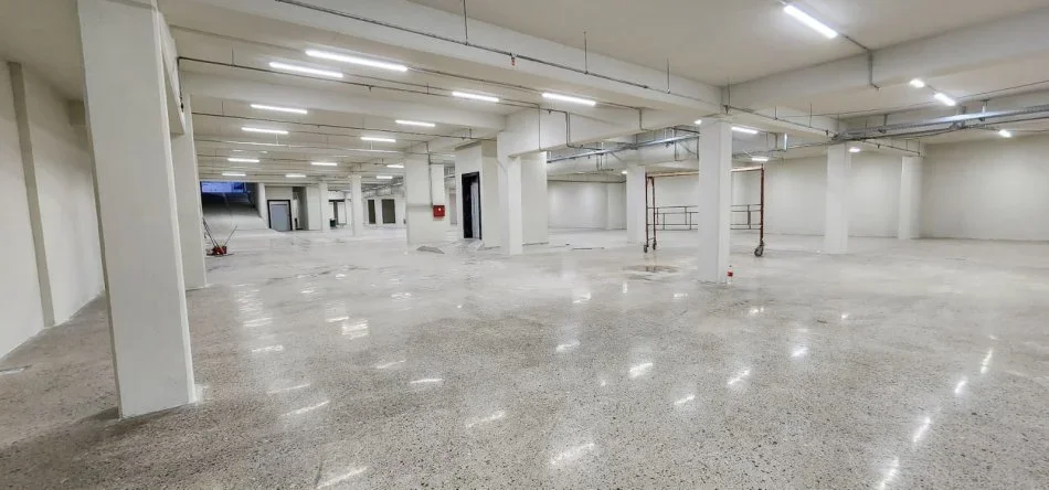 Tirane, jepet me qera magazine Kati 0, 3.600 m² 15.000 € (mezez)