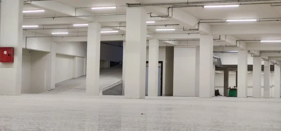 Tirane, jepet me qera magazine Kati 0, 3.600 m² 15.000 € (mezez)