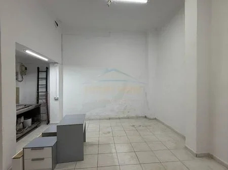 Qera, Ambient Komerciale, në Tregun Çam, Tirane. AREA51398