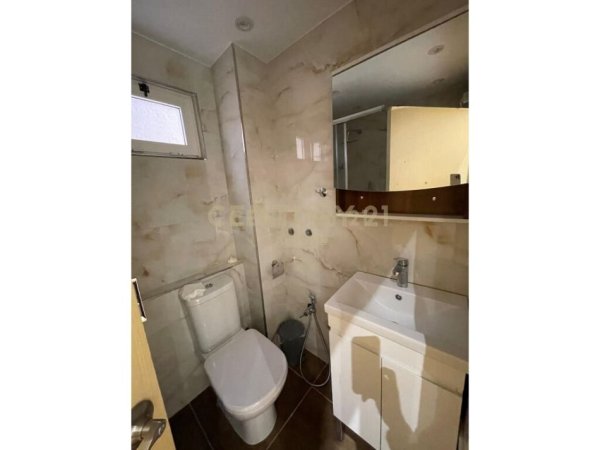 Tirane, jepet me qera apartament 2+1+Ballkon Kati 3, 121 m² 600 € (rruga e kavajes)