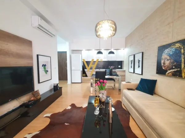 Tirane, jepet me qera apartament 1+1+Ballkon Kati 4, 70 m² 700 € (21 DHJETORI)