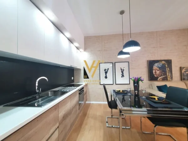 Tirane, jepet me qera apartament 1+1+Ballkon Kati 4, 70 m² 700 € (21 DHJETORI)