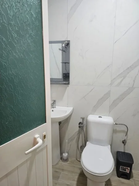 Tirane, jepet me qera Vile 1+1+Ballkon Kati 1, 68 m² 500 € (laprake)