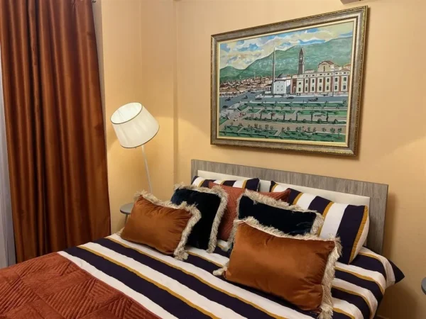 Tirane, jepet me qera apartament 2+1 Kati 2, 100 m² 700 € (hoxha tahsin)