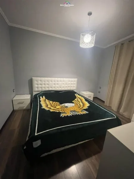 Tirane, jepet me qera apartament 2+1 Kati 7, 140 m² 900 € (tregu elektrik)