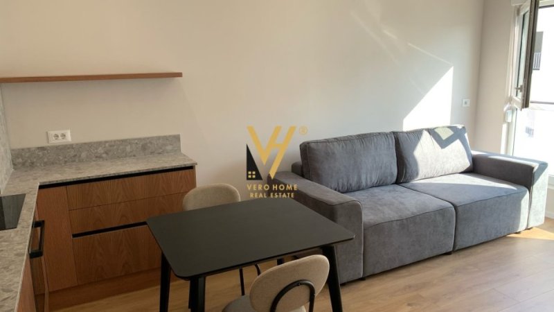 Tirane, jepet me qera apartament 1+1+Ballkon Kati 6, 50 m² 450 € (ALI DEM)