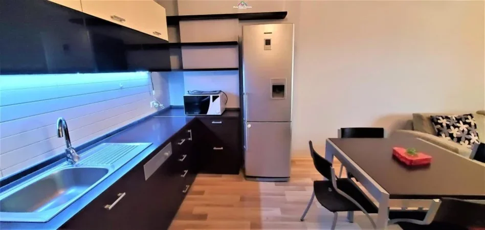 Tirane, jepet me qera apartament 1+1+Ballkon Kati 8, 72 m² 650 € (pazari i ri)