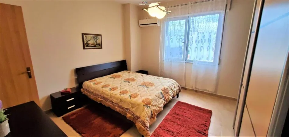 Tirane, jepet me qera apartament 1+1+Ballkon Kati 8, 72 m² 650 € (pazari i ri)