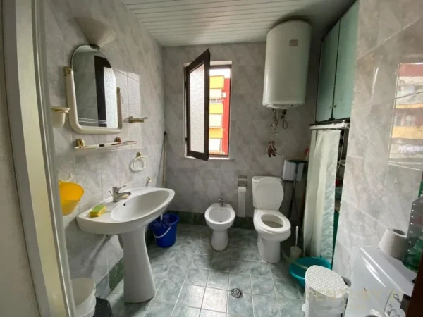 Tirane, shitet apartament 1+1 Kati 7, 57 m² 100.000 € (Brryli)