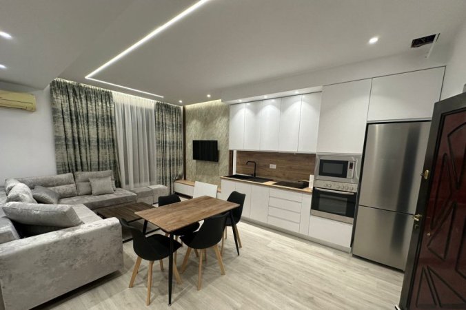 Tirane, jepet me qera apartament 1+1+Ballkon Kati 1, 55 m² 650 € (Zogu i Zi)