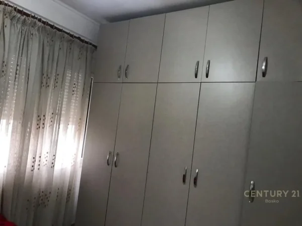 Tirane, jepet me qera apartament 2+1 Kati 4, 90 m² 500 € (Rruga e dibres)