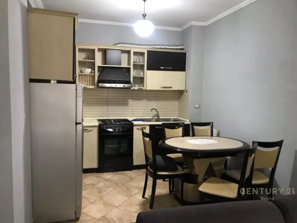 Tirane, jepet me qera apartament 2+1 Kati 4, 90 m² 500 € (Rruga e dibres)