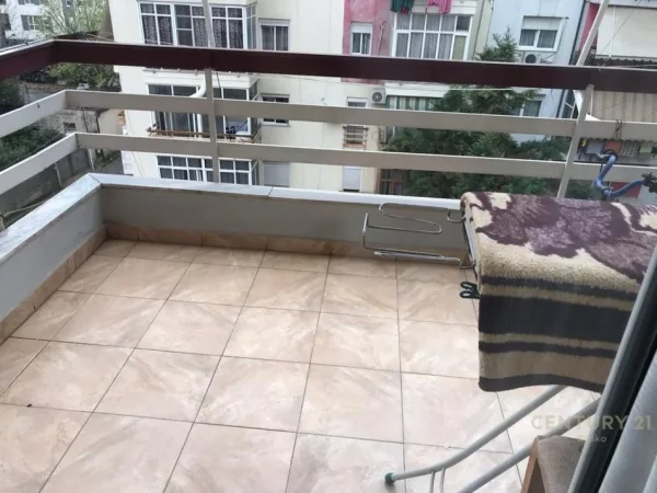 Tirane, jepet me qera apartament 2+1 Kati 4, 90 m² 500 € (Rruga e dibres)