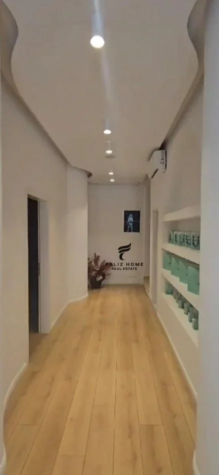 Tirane, jepet me qera ambjent biznesi Kati 2, 200 m² 2.000 € (PARKU OLIMPIK)