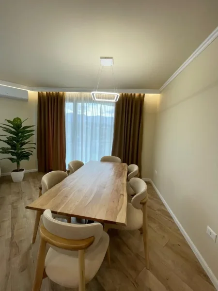 Tirane, jepet me qera apartament 2+1 Kati 1, 117 m² 1.200 € (Liqeni i Thate)