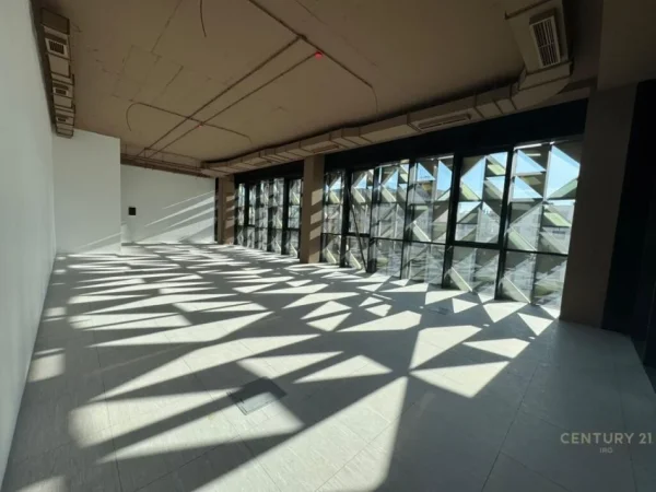 Tirane, jepet me qera zyre Kati 5, 150 m² 2.800 € (blloku)