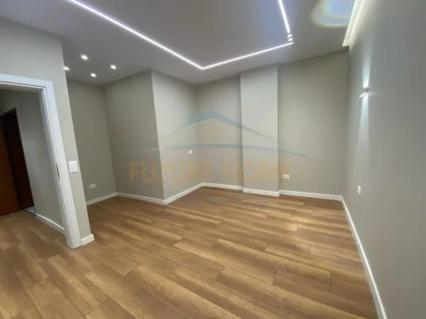 Shitet, Apartament 1+1, 21 Dhjetori, Tiranë.