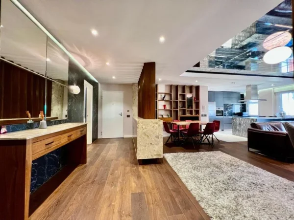 Tirane, jap me qera apartament 2+1+2 ME 2 POSTE PARKIMI , 193 m² 1.500 € (KOPSHTI BOTANIK)