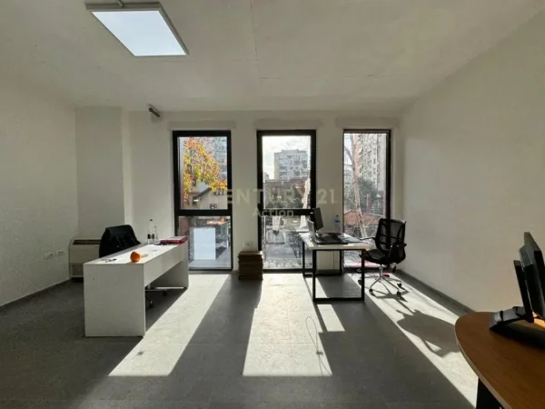 Tirane, shes ambjent biznesi , 62 m² 365.000 € (Rruga Kavajes)