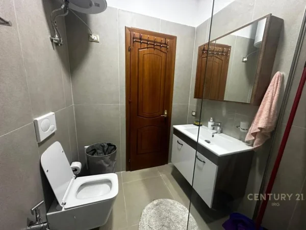 Tirane, jap me qera apartament 1+1+Ballkon , 61 m² 550 € (Komuna e Parisit)