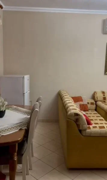 Tirane, jepet me qera apartament 1+1 Kati 2, 60 m² 400 € (Bulevardi i Ri)