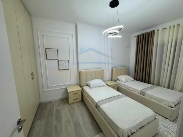 Tirane, shes apartament 2+1+Ballkon Kati 1, 91 m² 138.000 € (Unaza e Re)