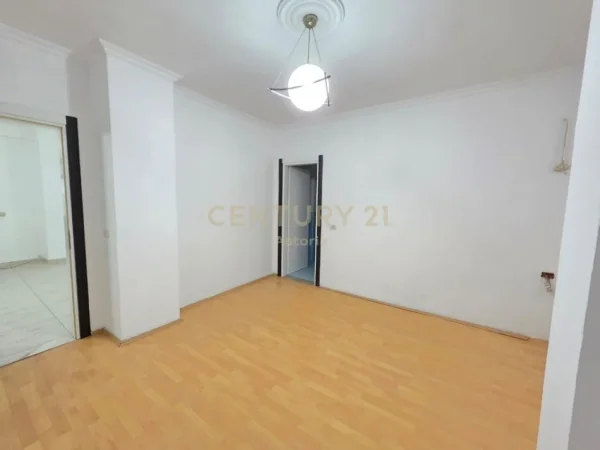 Tirane, shitet 3+1 Kati 1, 120 m² 140.000 € (Yzeberisht)