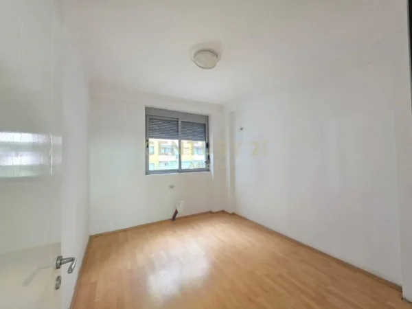 Tirane, shitet 3+1 Kati 1, 120 m² 140.000 € (Yzeberisht)