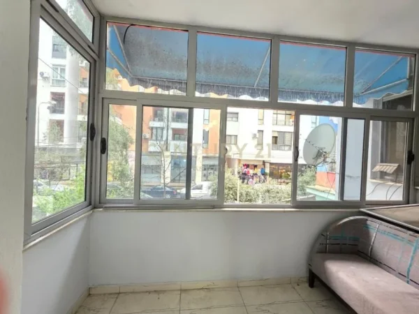 Tirane, shitet 3+1 Kati 1, 120 m² 140.000 € (Yzeberisht)