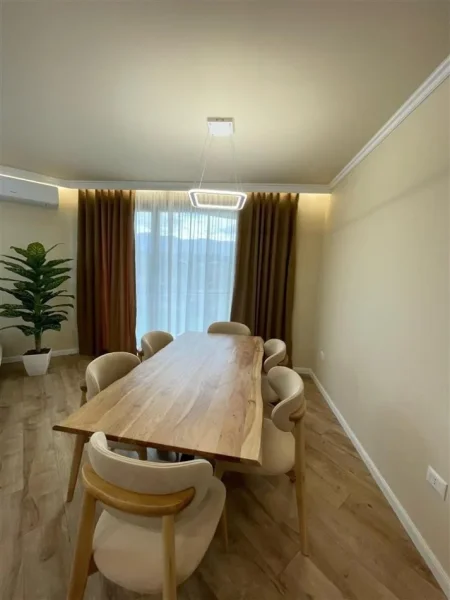 Tirane, jepet me qera apartament 2+1+Ballkon Kati 1, 117 m² 1.200 € (Liqeni i Thate)