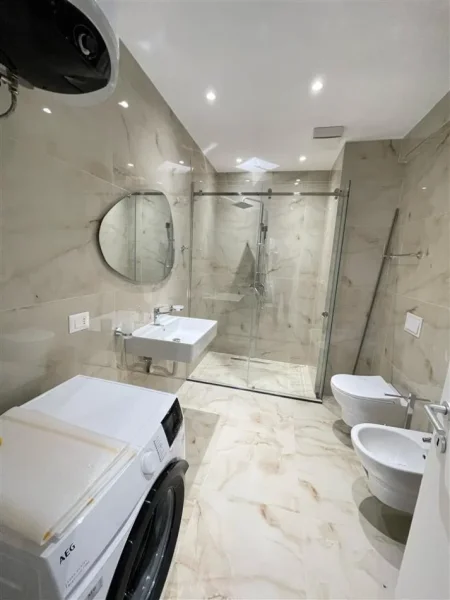 Tirane, jepet me qera apartament 2+1+Ballkon Kati 1, 117 m² 1.200 € (Liqeni i Thate)