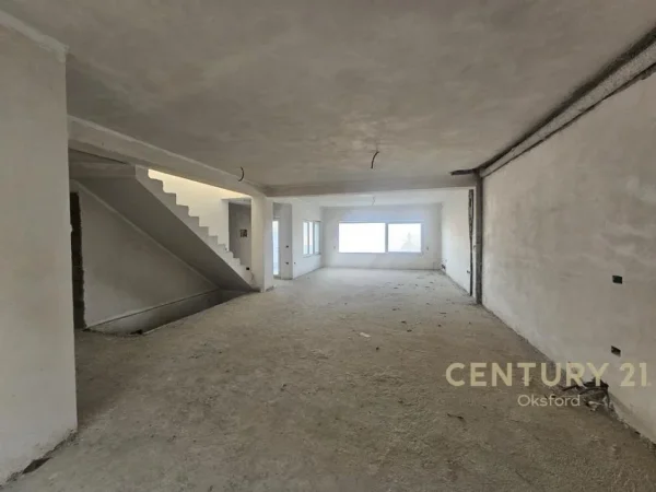 Tirane, shes VILE ME PISHINE , 499 m² 630.000 € (KODRA E DIELLIT)