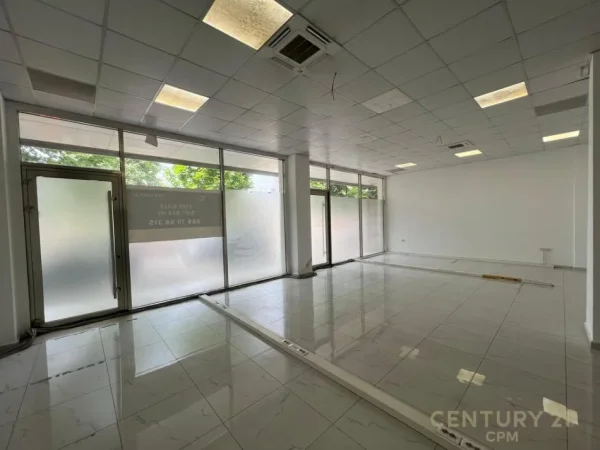 Tirane, shes ambjent biznesi Kati 0, 405 m² 1.175.000 € (ish stracioni i trenit)