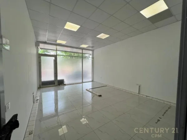 Tirane, shes ambjent biznesi Kati 0, 405 m² 1.175.000 € (ish stracioni i trenit)