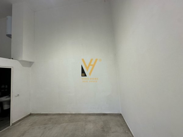 Tirane, jepet me qera dyqan Kati 0, 55 m² 850 € (RRUGA E BARRIKADAVE)