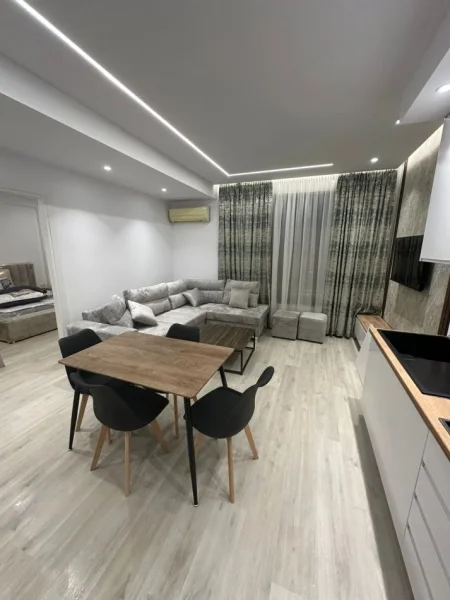 Tirane, jepet me qera apartament 1+1 Kati 1, 60 m² 650 € (Zogu i Zi)