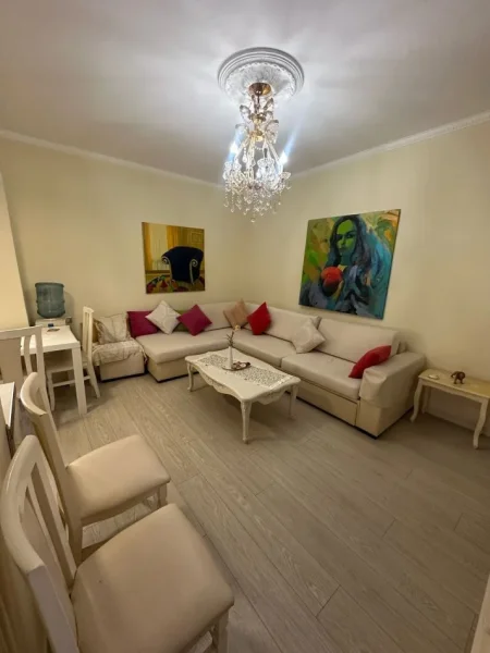 Durres, jepet me qera apartament 2+1+Ballkon Kati 3, 95 m² 500 € (Rruga Aleksander Goga)