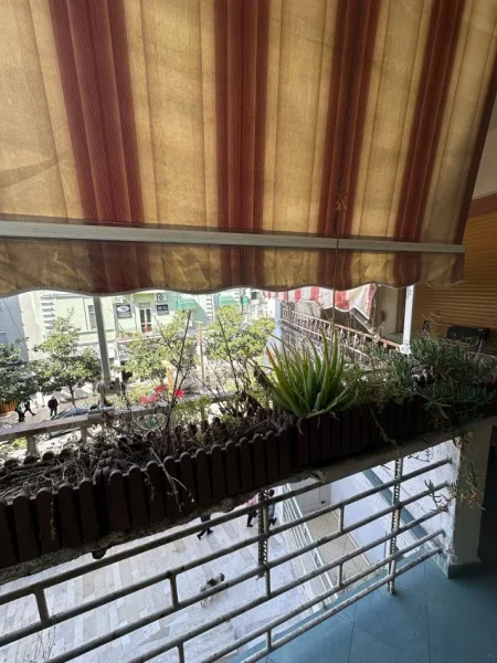 Durres, jepet me qera apartament 2+1+Ballkon Kati 3, 95 m² 500 € (Rruga Aleksander Goga)