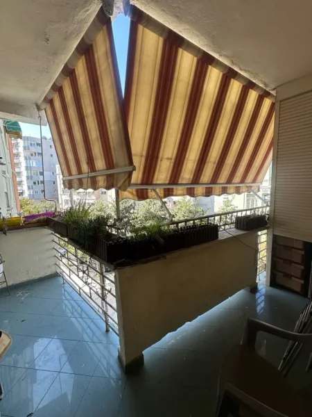 Durres, jepet me qera apartament 2+1+Ballkon Kati 3, 95 m² 500 € (Rruga Aleksander Goga)