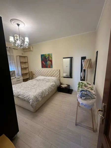 Durres, jepet me qera apartament 2+1+Ballkon Kati 3, 95 m² 500 € (Rruga Aleksander Goga)