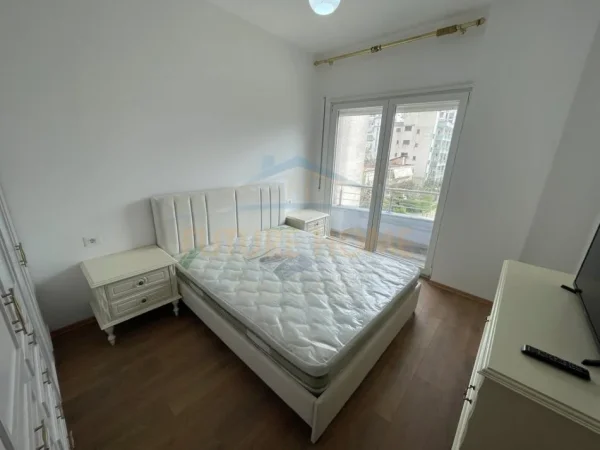Tirane, jepet me qera apartament 2+1+Ballkon Kati 2, 90 m² 350 € (Astir)