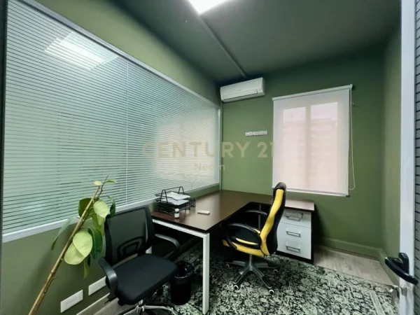 Tirane, jap me qera ambjent biznesi , 300 m² 3.200 € (Ish Blloku)