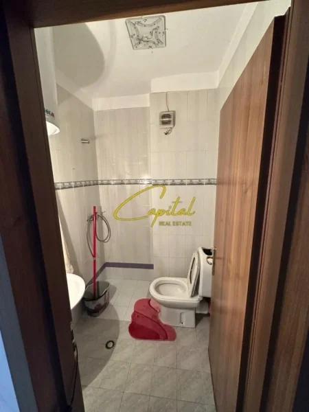 Tirane, jepet me qera apartament 2+1 Kati 9, 120 m² 600 € (PALLATI ME SHIGJETA)