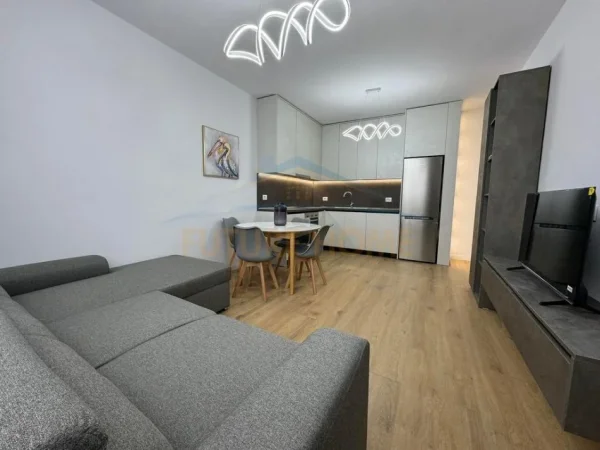 Tirane, jepet me qera apartament 2+1+Ballkon Kati 12, 80 m² 650 € (Golden Park)