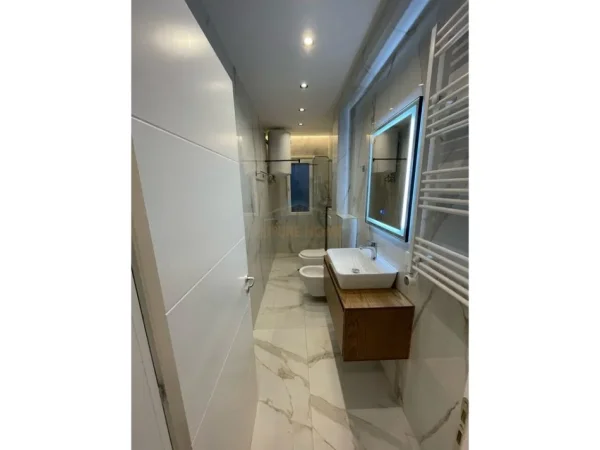 Tirane, jepet me qera apartament 2+1+Ballkon Kati 6, 111 m² 1.300 € (Kodra e Diellit)