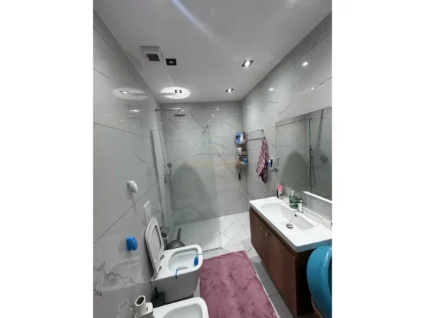 Tirane, shitet apartament 2+1 Kati 9, 128 m² 140.000 € (Yzberisht, Tirane)