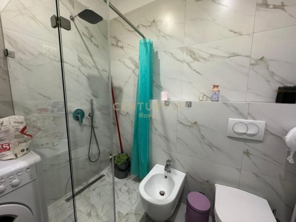Tirane, jepet me qera 1+1 Kati 4, 64 m² 700 € (rruga e Kavajes)