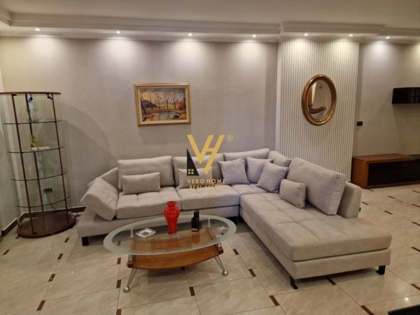 Tirane, jepet me qera apartament 2+1+Ballkon Kati 4, 122 m² 800 € (MYSLYM SHYRI)