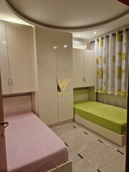Tirane, jepet me qera apartament 2+1+Ballkon Kati 4, 122 m² 800 € (MYSLYM SHYRI)